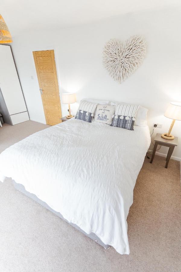 Watersedge Retreat, Views, Sunsets, Dogs Welcome Holiday home