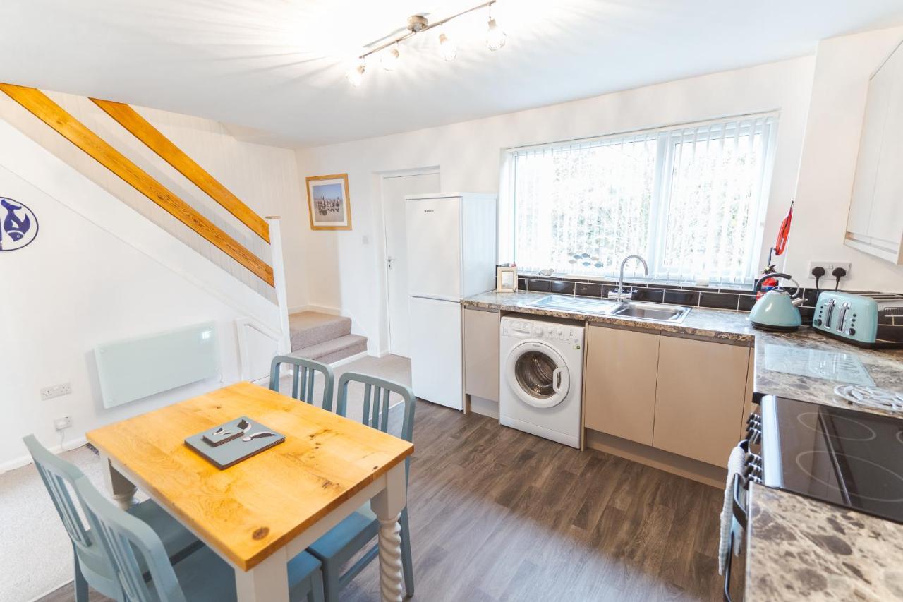 Watersedge Retreat, Views, Sunsets, Dogs Welcome Holiday home Sandside (Beetham)
