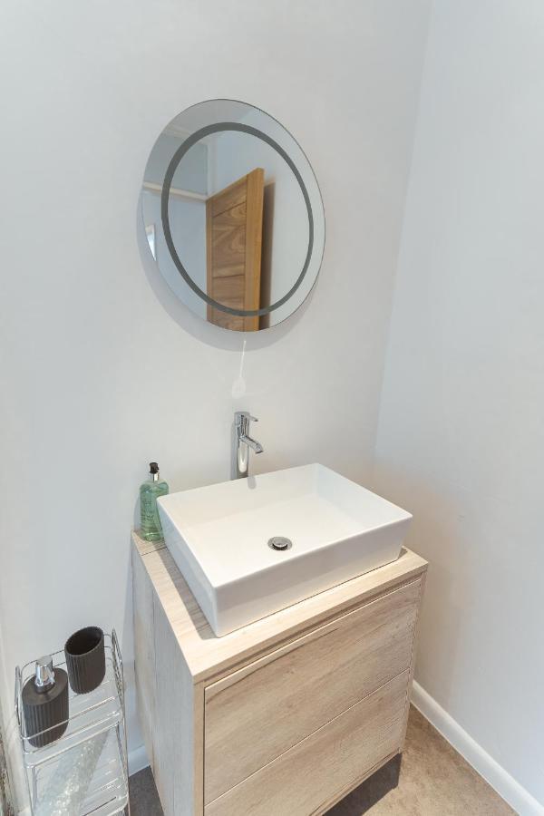 Watersedge Retreat, Views, Sunsets, Dogs Welcome * Sandside (Beetham)