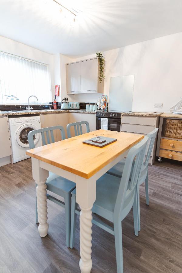 Watersedge Retreat, Views, Sunsets, Dogs Welcome Sandside (Beetham)