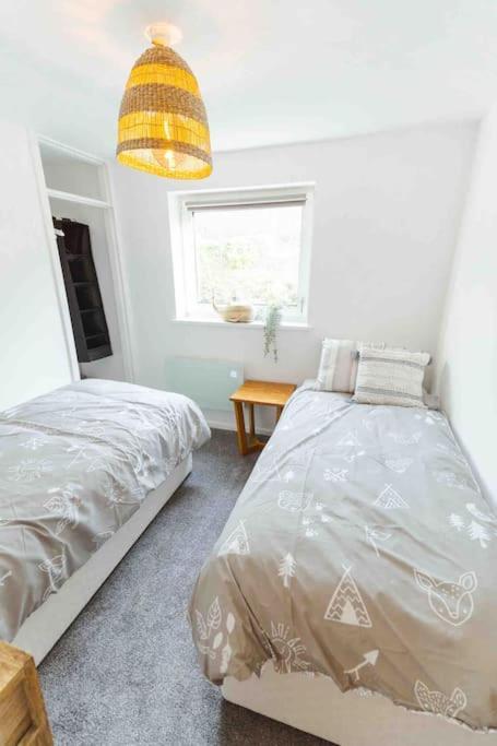 Watersedge Retreat, Views, Sunsets, Dogs Welcome Holiday home