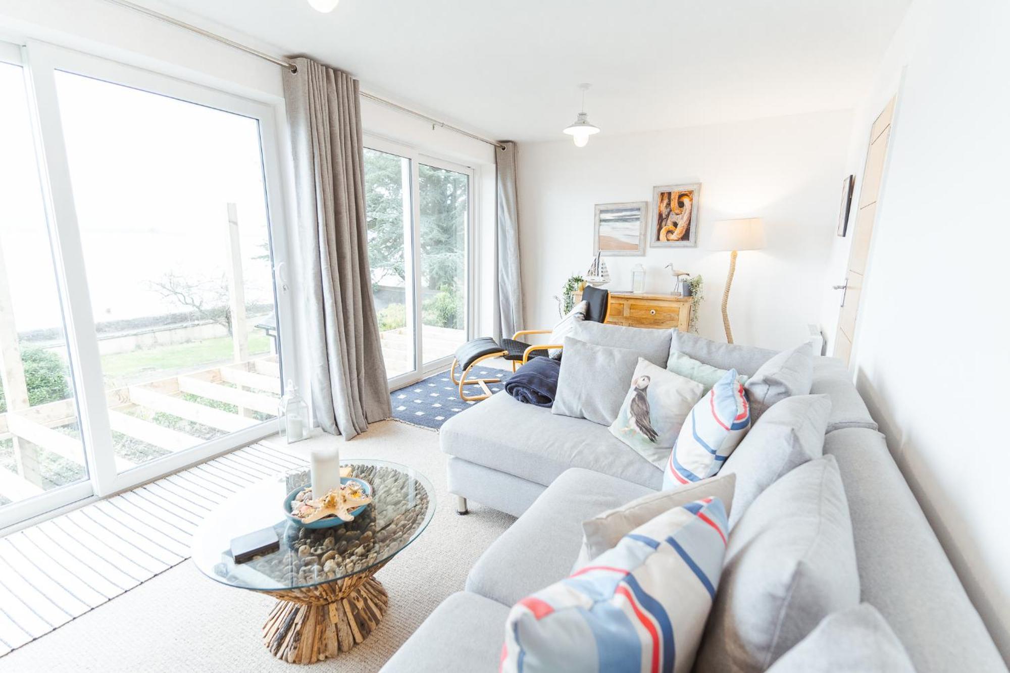 Watersedge Retreat, Views, Sunsets, Dogs Welcome Holiday home *