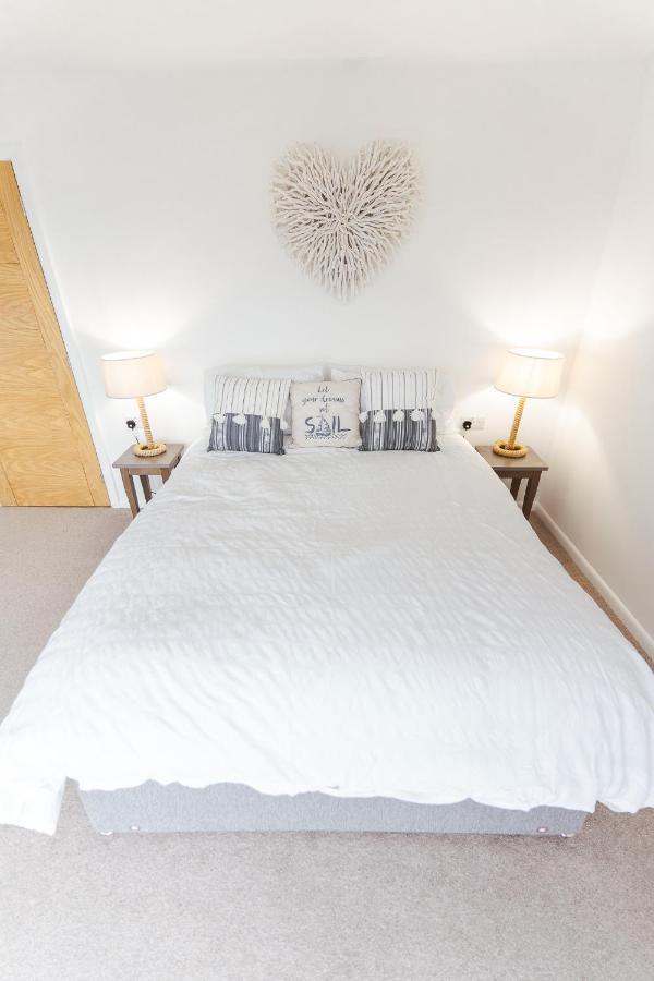 Watersedge Retreat, Views, Sunsets, Dogs Welcome Holiday home Sandside (Beetham)