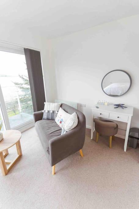 Watersedge Retreat, Views, Sunsets, Dogs Welcome * Sandside (Beetham)