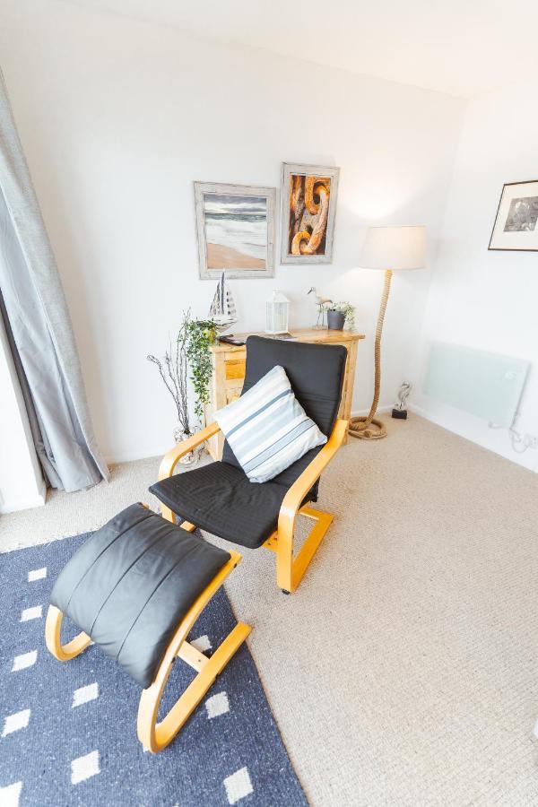 Watersedge Retreat, Views, Sunsets, Dogs Welcome Holiday home *