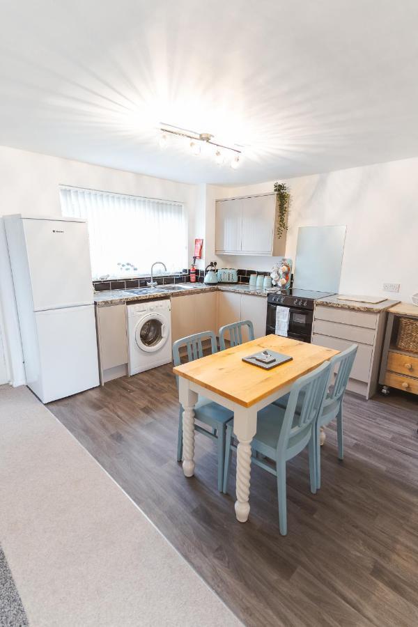 Watersedge Retreat, Views, Sunsets, Dogs Welcome * Sandside (Beetham)