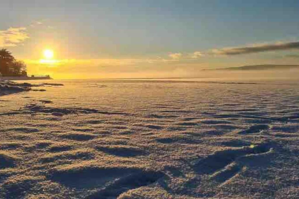 Watersedge Retreat, Views, Sunsets, Dogs Welcome