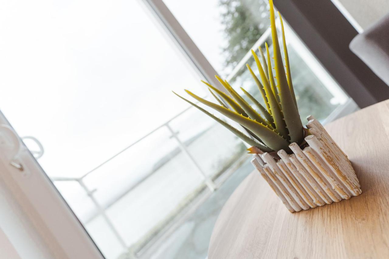 Watersedge Retreat, Views, Sunsets, Dogs Welcome Holiday home