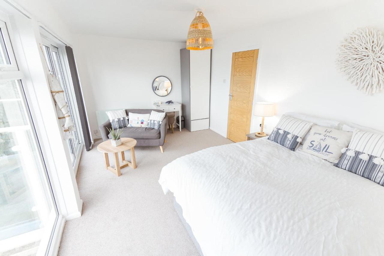 Watersedge Retreat, Views, Sunsets, Dogs Welcome Holiday home Sandside (Beetham)