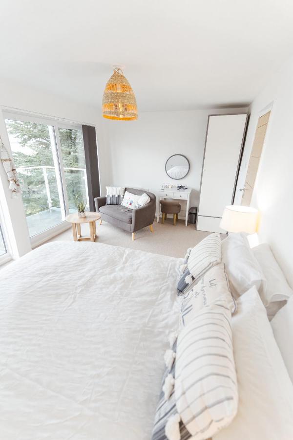 Watersedge Retreat, Views, Sunsets, Dogs Welcome Holiday home